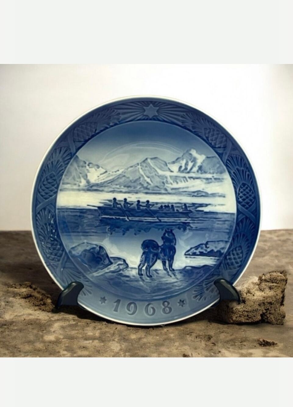 Vintage 1968 Royal Copenhagen Decorative Christmas Collector Plate Dish